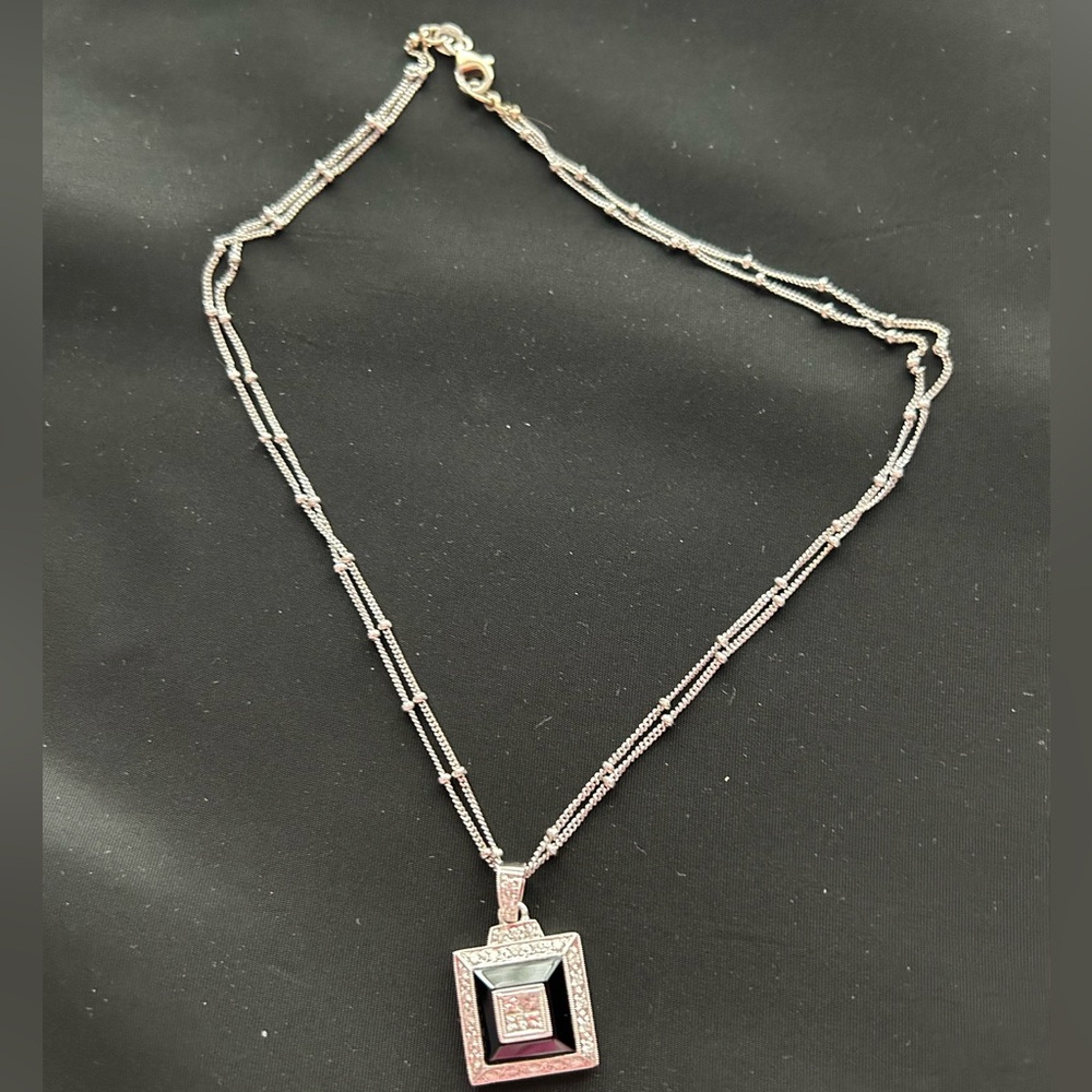 18k WHITE GOLD/ONYX/DIA. NECKLACE
